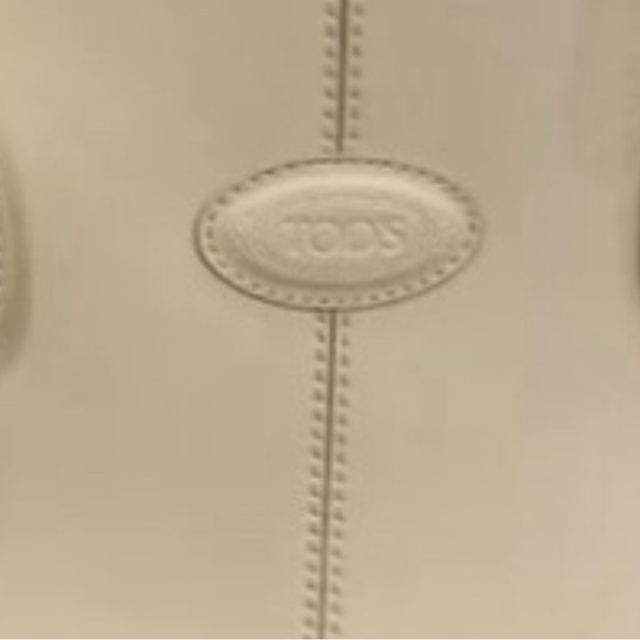 Tod’s Ivory Leather Shoulder Bag / Tote / Purse *EXC - Picture 4 of 6